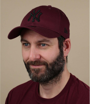 black burgundy NY cap Essential 940 NY burgundy black